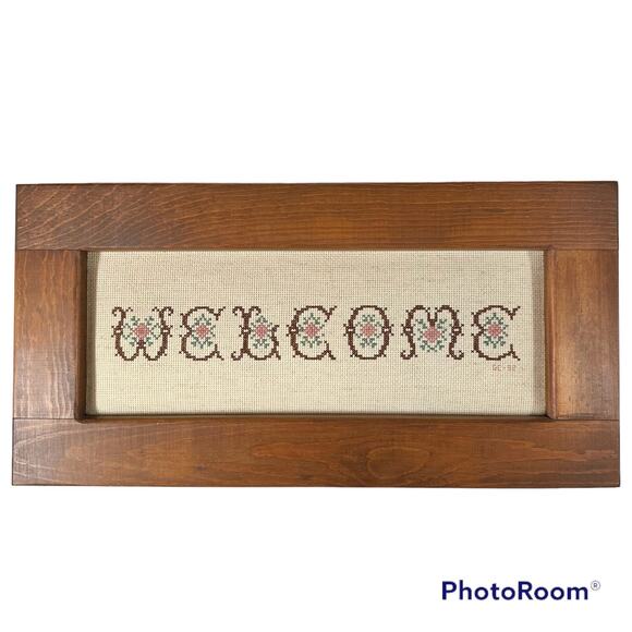 Beautiful Vintage 1992 Country Style Crosstitch Welcome Sign In Solid Wood Frame - Picture 1 of 10